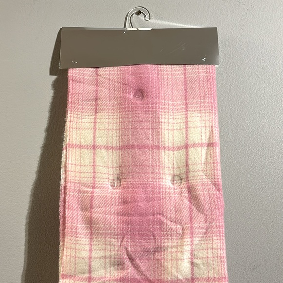 Cute pink hat & scarf 💓 - Picture 2 of 4